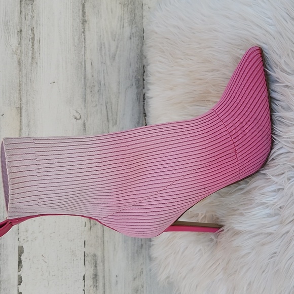 STEVE MADDEN STILETO HEELED KNIT SOCK BOOT - Picture 3 of 13